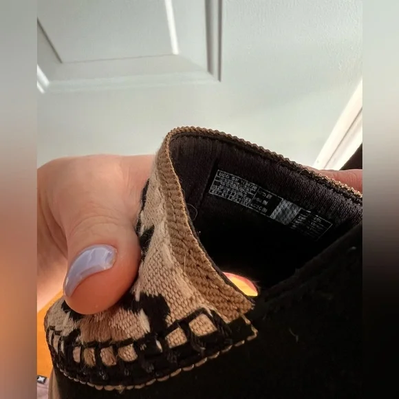 New with stickers ugg wedge sandals - Picture 4 of 7